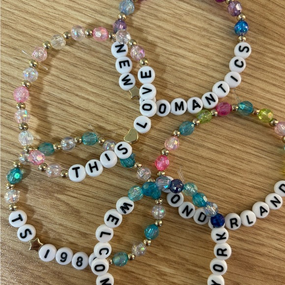 5 1989 Taylor’s Version bracelets - Picture 2 of 2